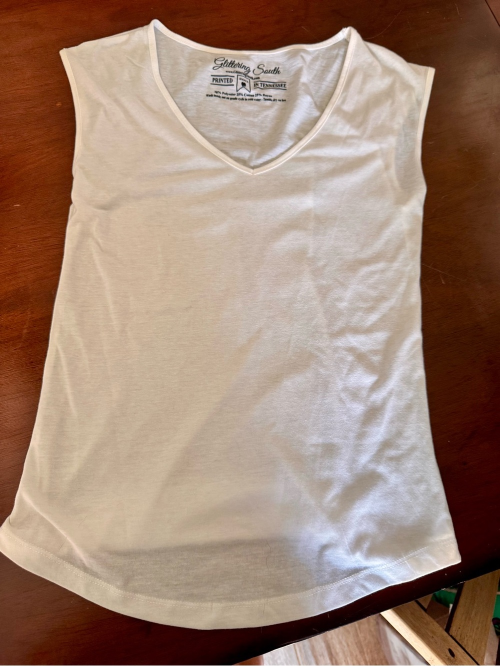 Gathering South White V-Neck Sleeveless Top